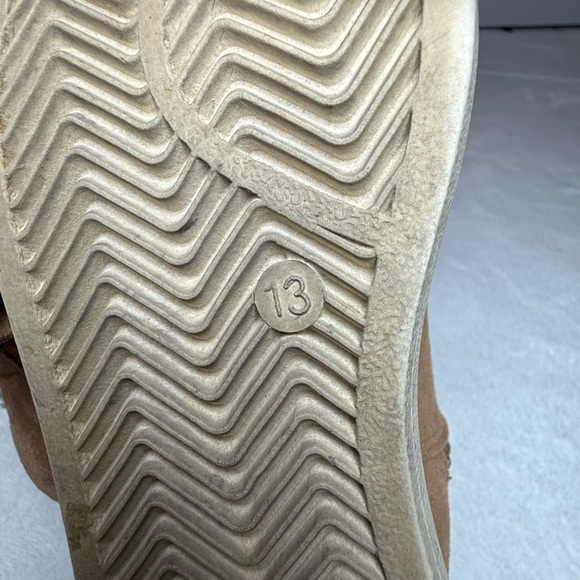 Cozy Tan Ankle Boots with Faux Fur Lining - Picture 9 of 13